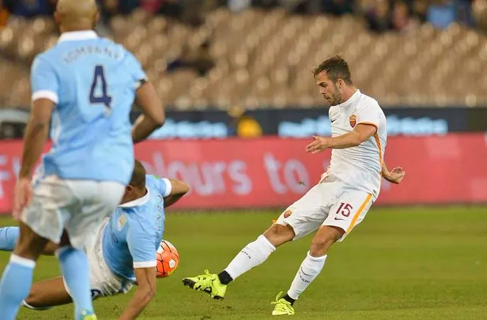 pjanic tiro gol city