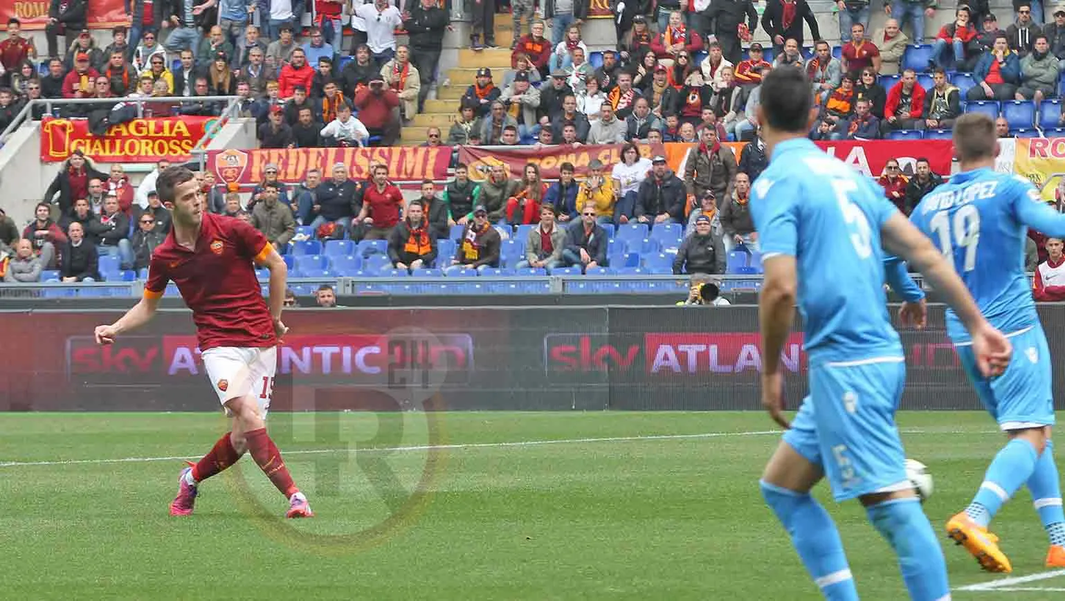 pjanic tiro roma napoli 040415 mancini