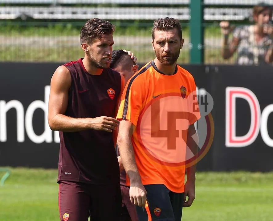 ritiro roma allenamento strootman de sanctis 7715