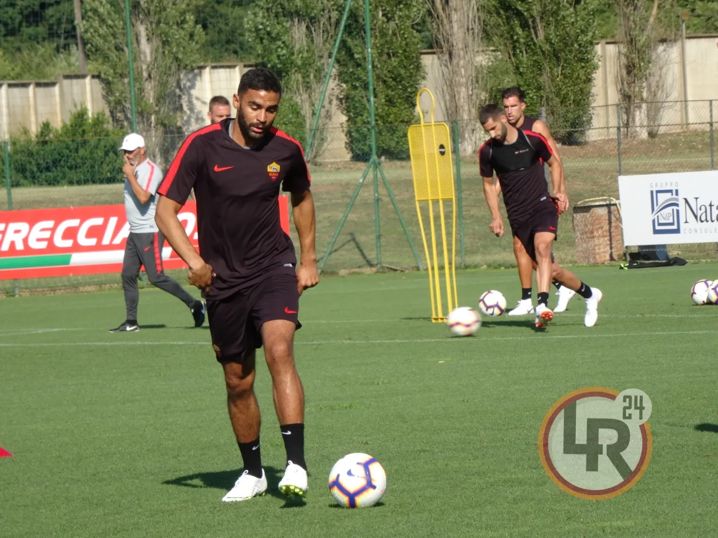 ritiro roma defrel con pallone 09072018