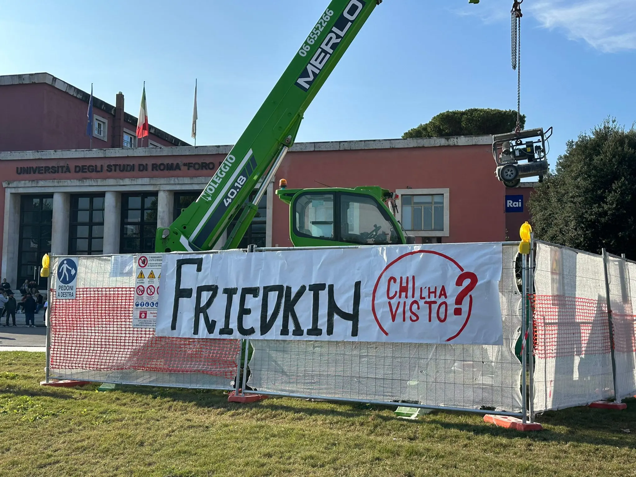 roma bologna striscione tifosi friedkin