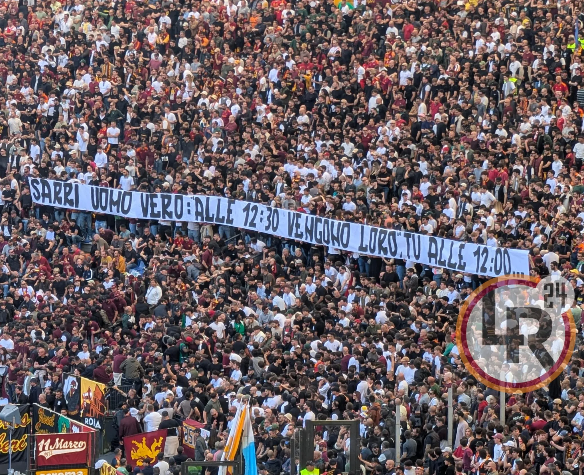 roma lazio striscione sarri