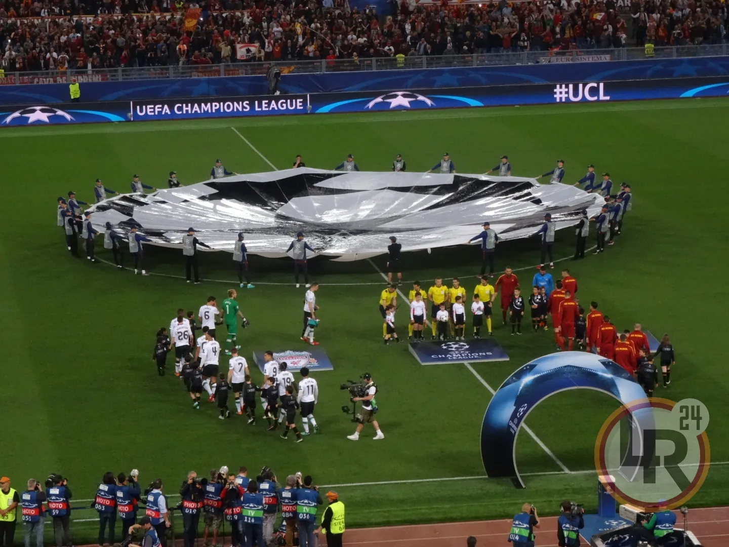 roma liverpool intro