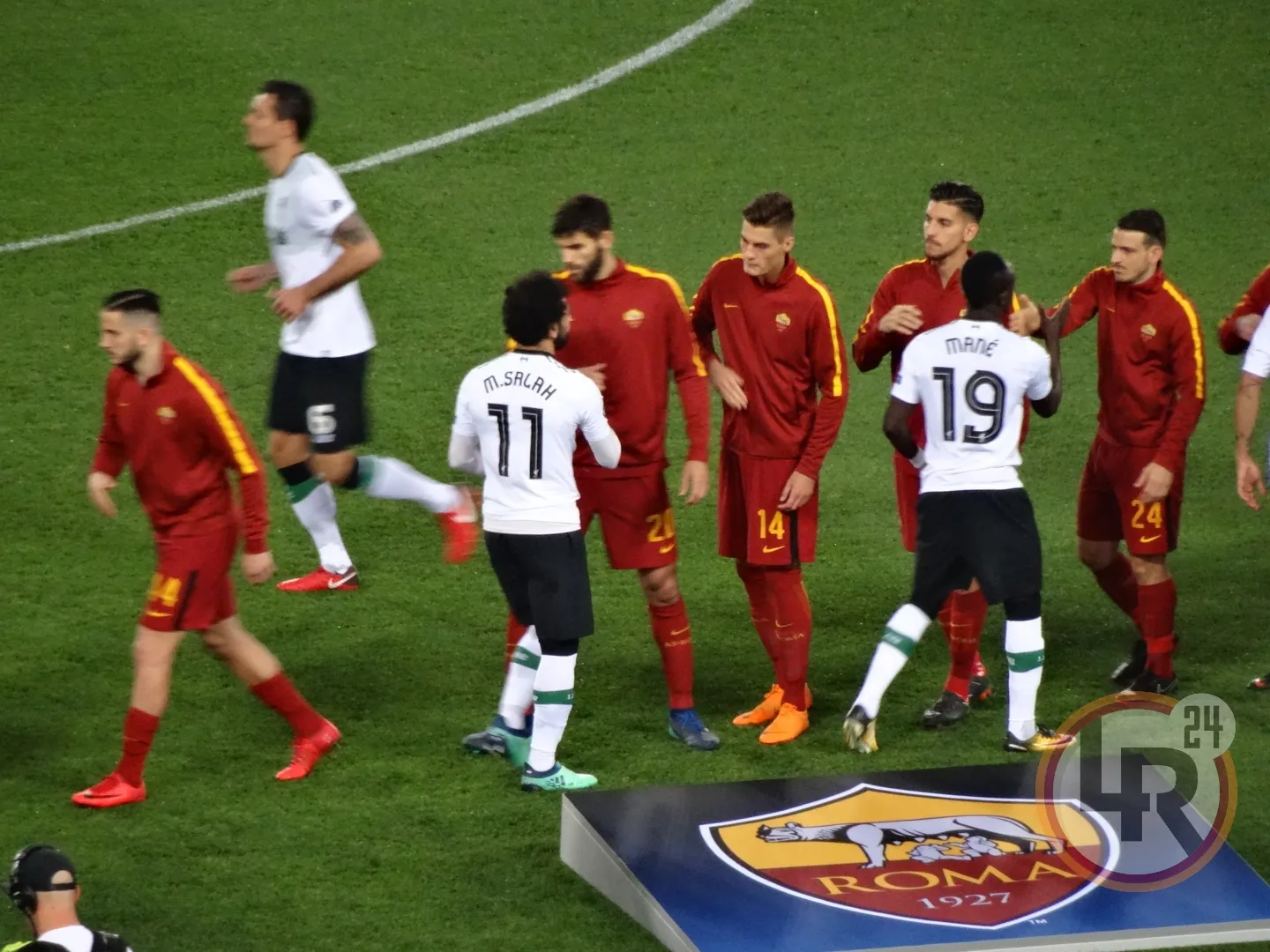 roma liverpool saluti squadre