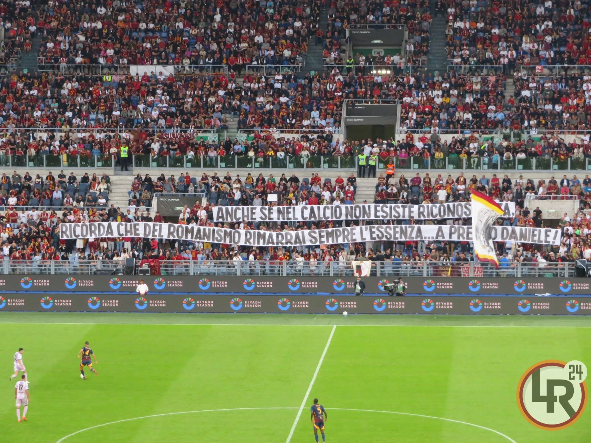 roma udinese striscione de rossi 3