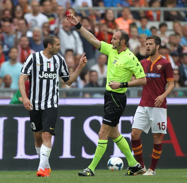 russo ammonisce chiellini roma juve 11514