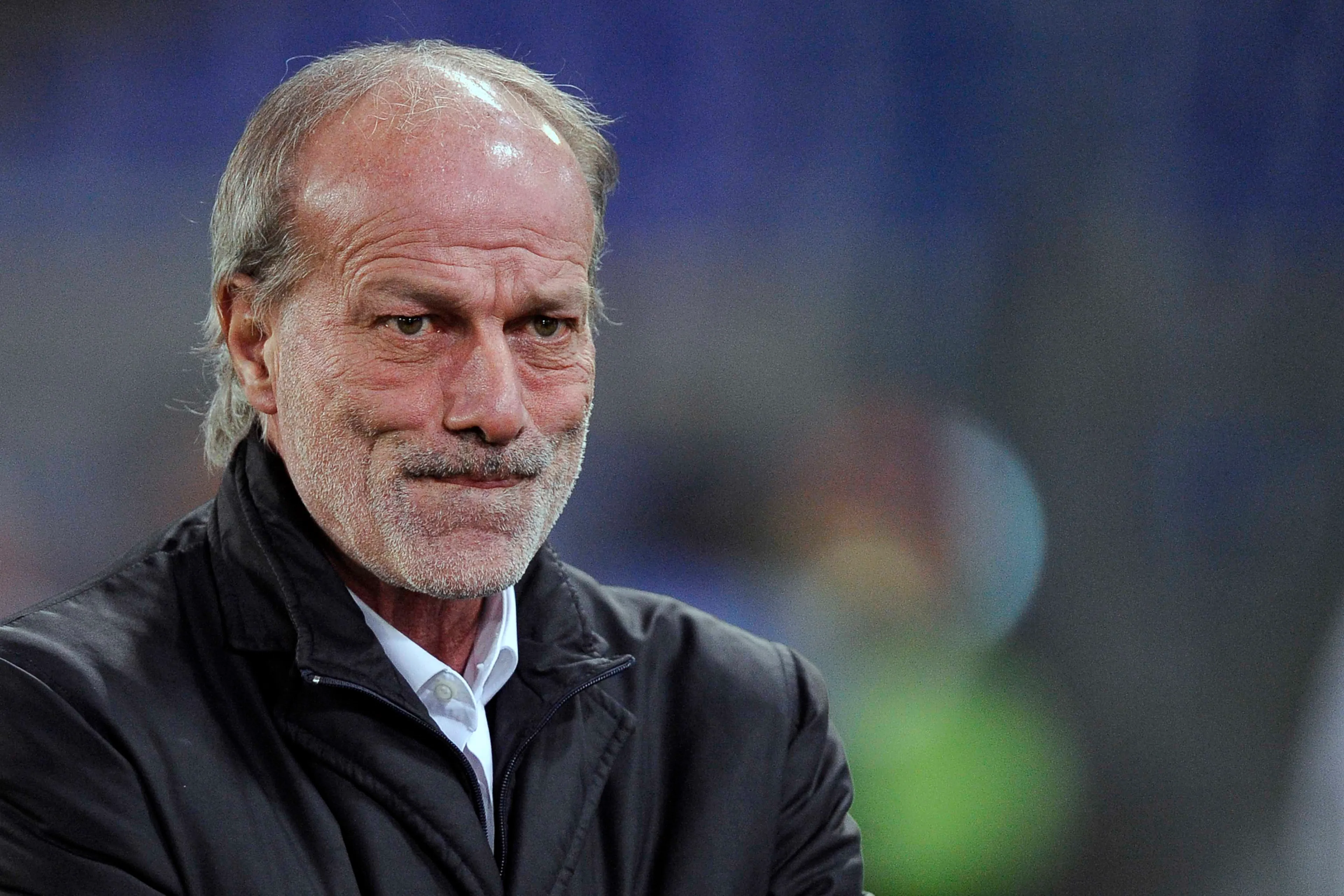 sabatini sguardo dritto barba incolta