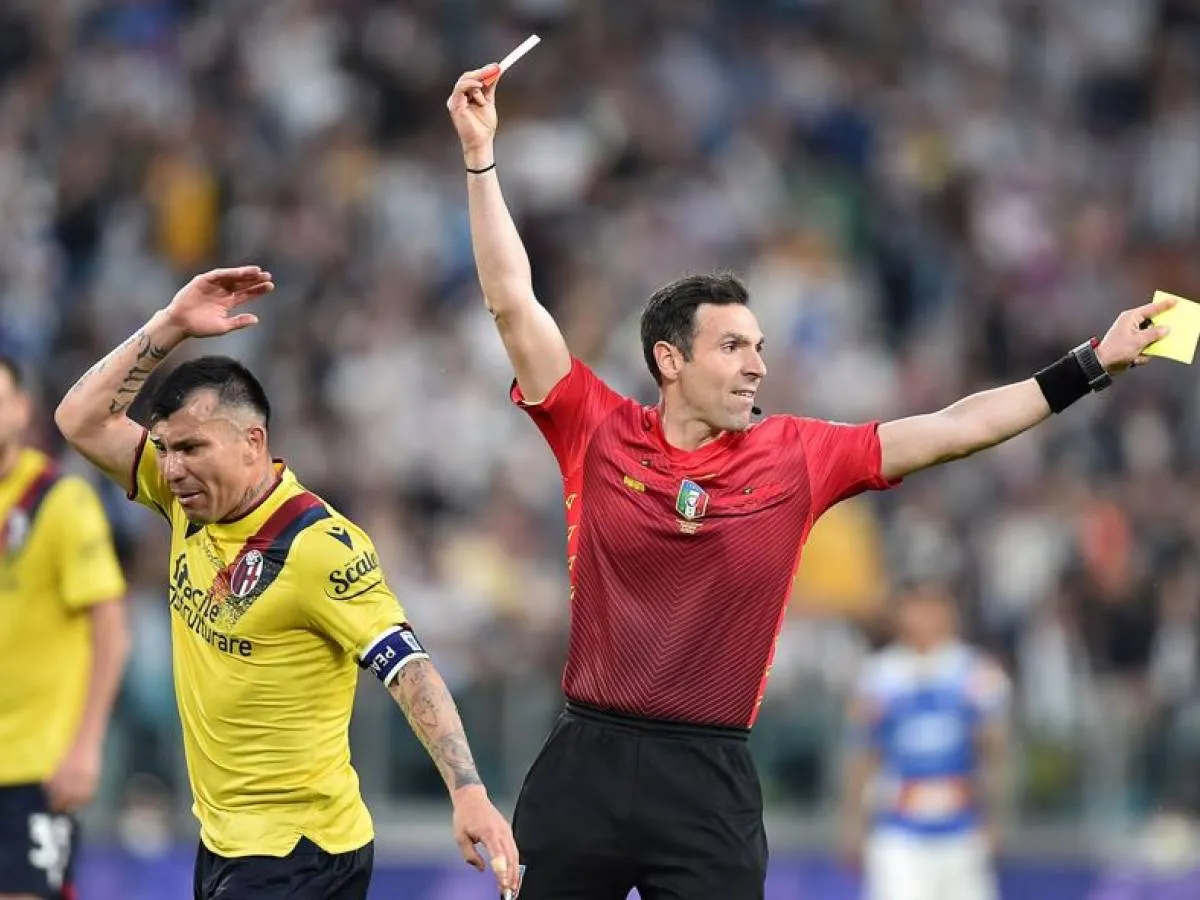 sacchi arbitro ammonisce