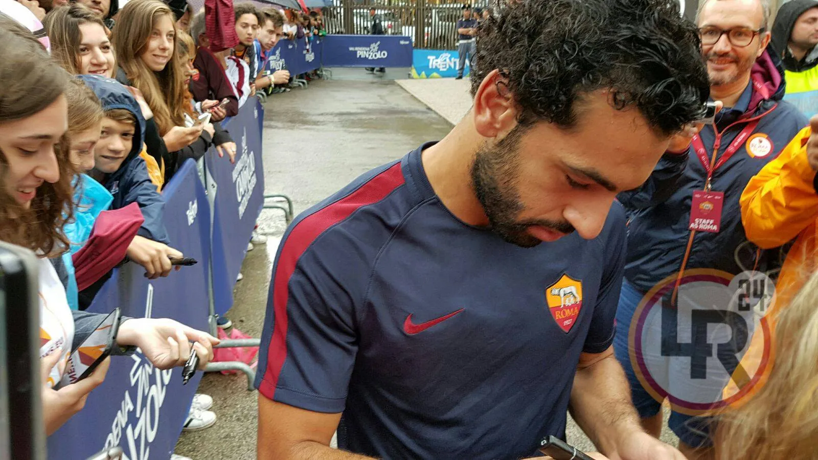 salah autografi 1
