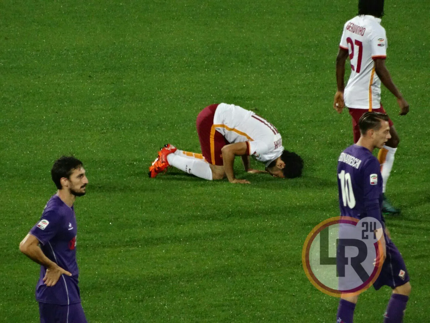 salah esulta inginocchiato fiorentina roma 251015