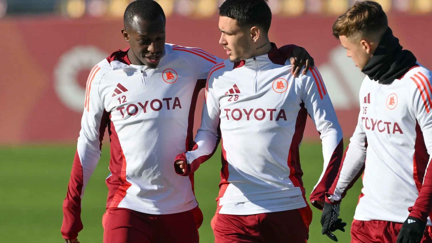 saud abbraccia le fee trigoria