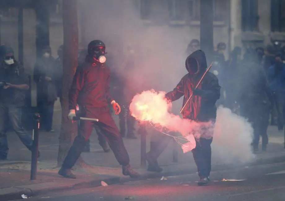 scontri francia scambiati per ultras asr
