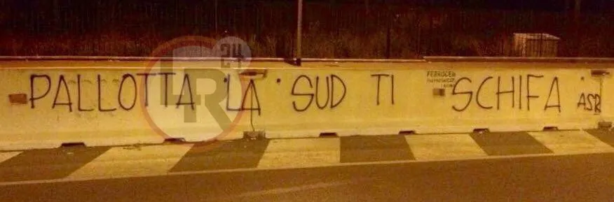 scritta contro pallotta sud ti schifa