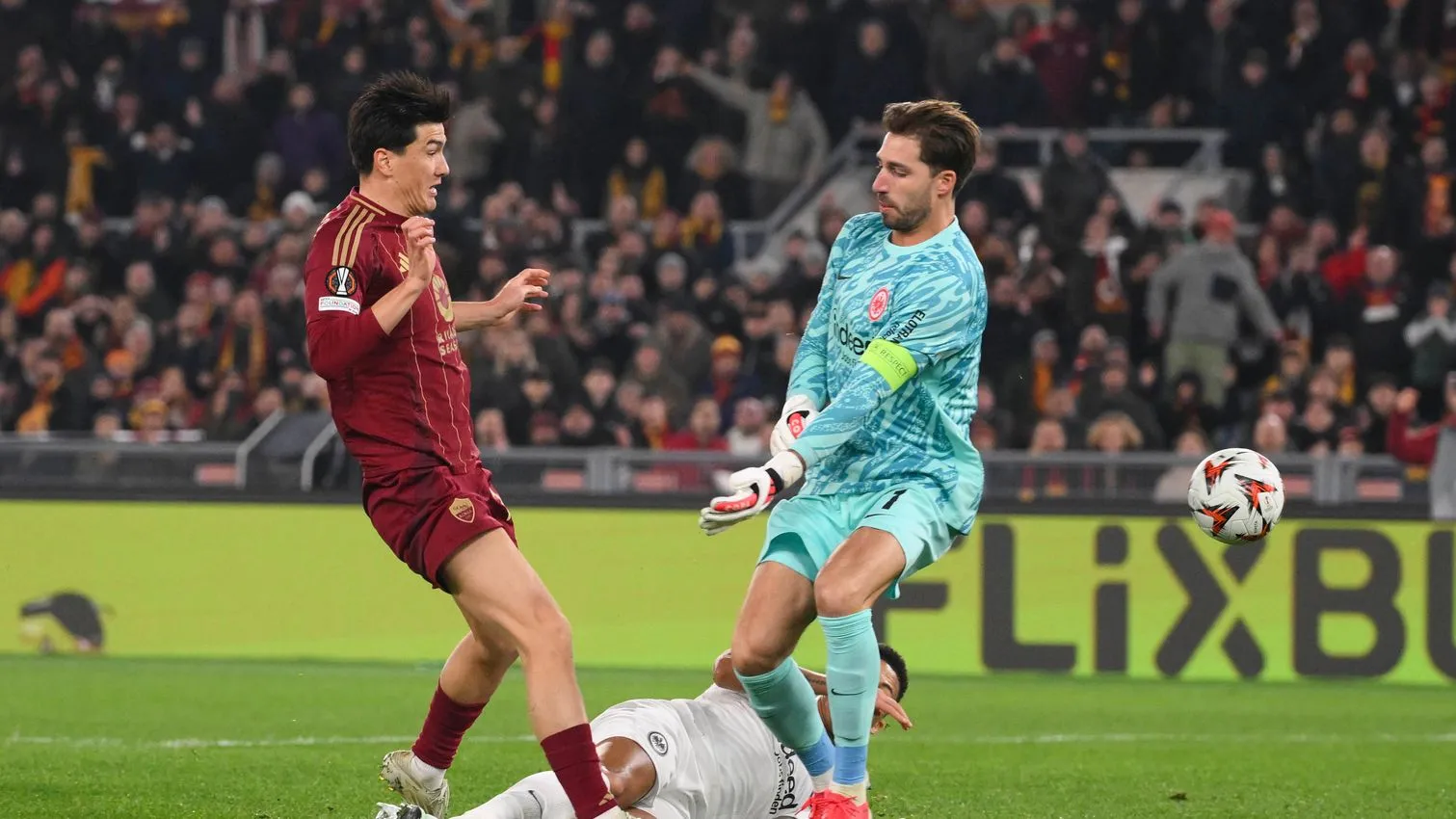 shomurodov gol trapp roma eintracht