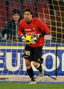 sirigu20tutta20figura20pallone20fra20le20mani20corsetta20maglia20rossa