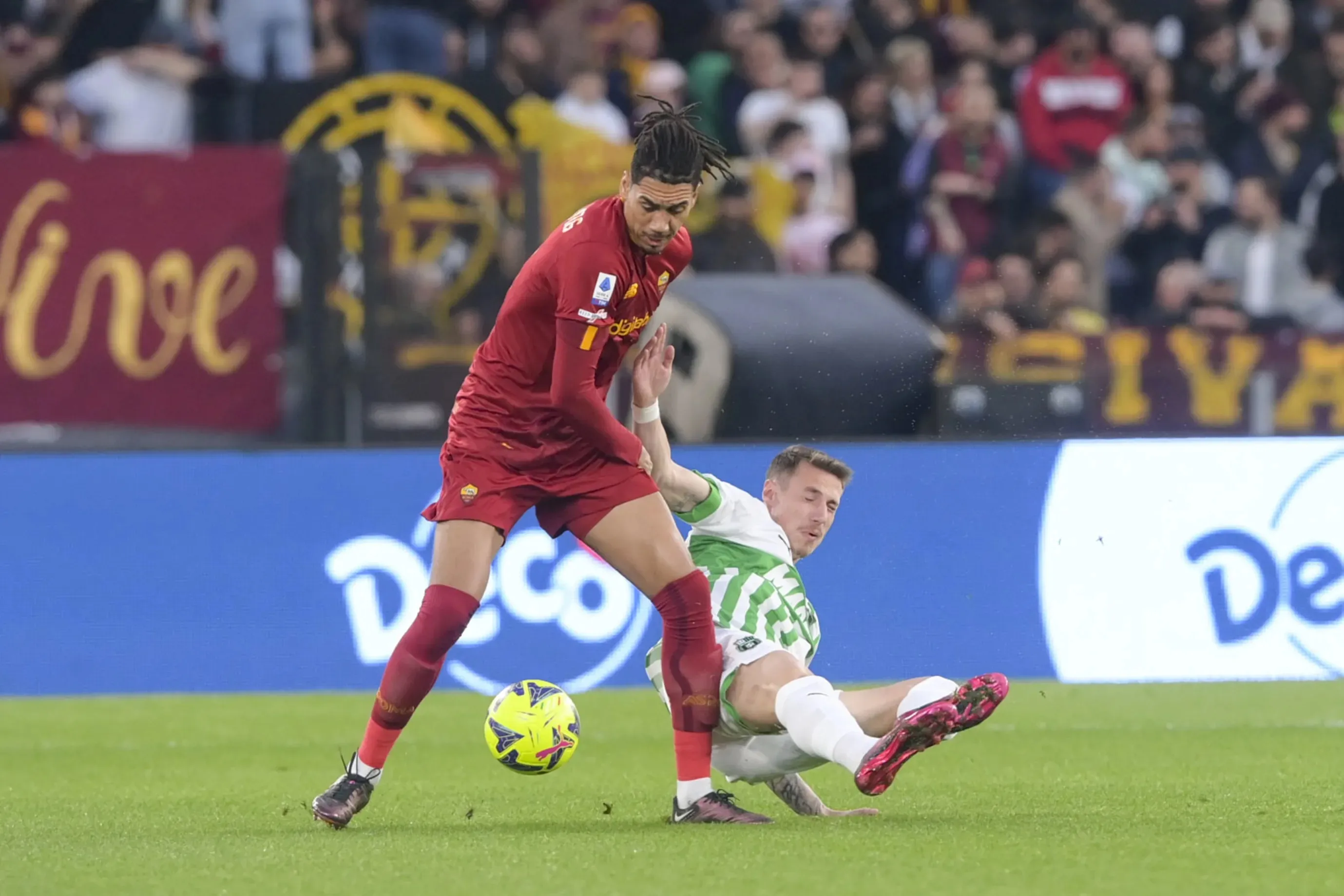 smalling e pinamonti roma sassuolo