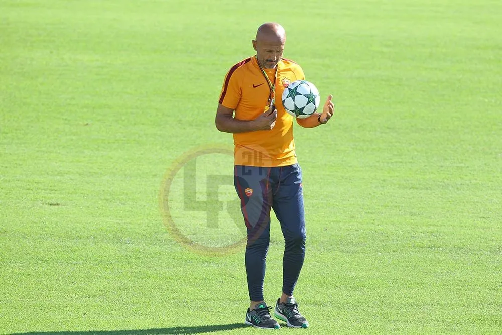 spalletti palla champions in mano trigoira