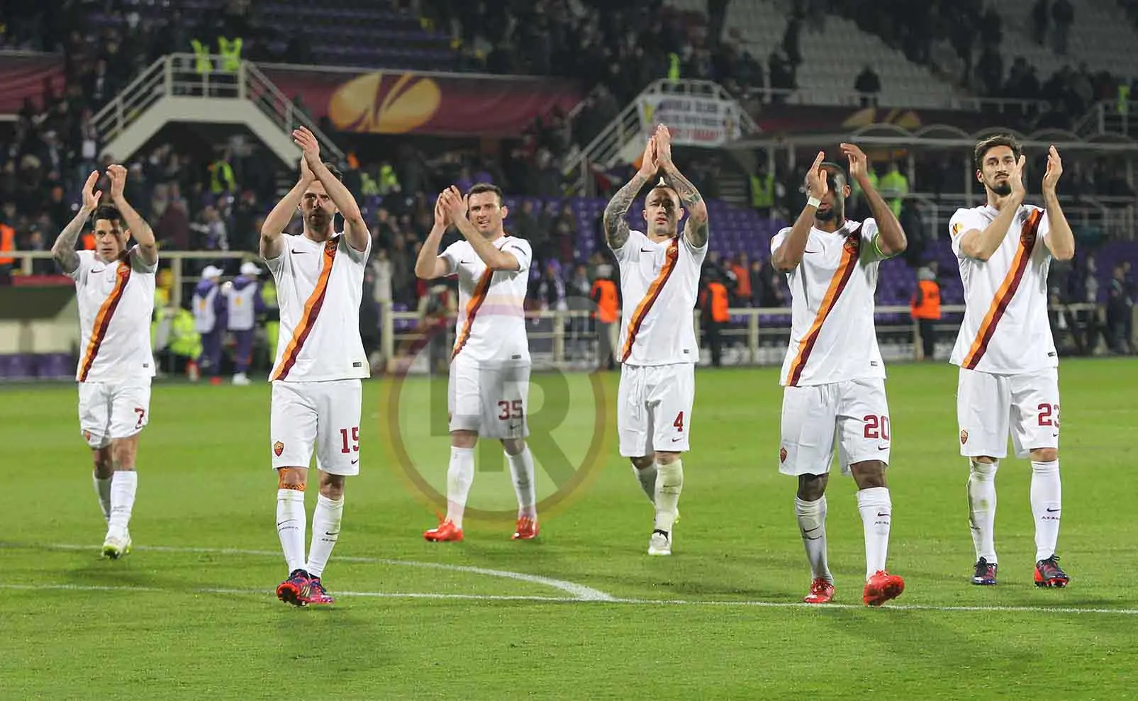 squadra applaude sotto settore fiore roma mancini
