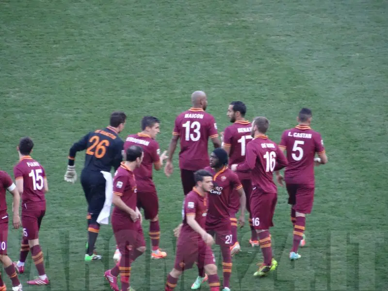 squadra entra in campo