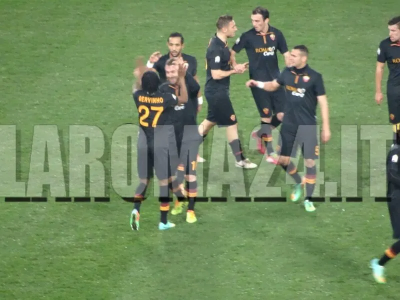 squadra festeggia rm napoli 5 2 14