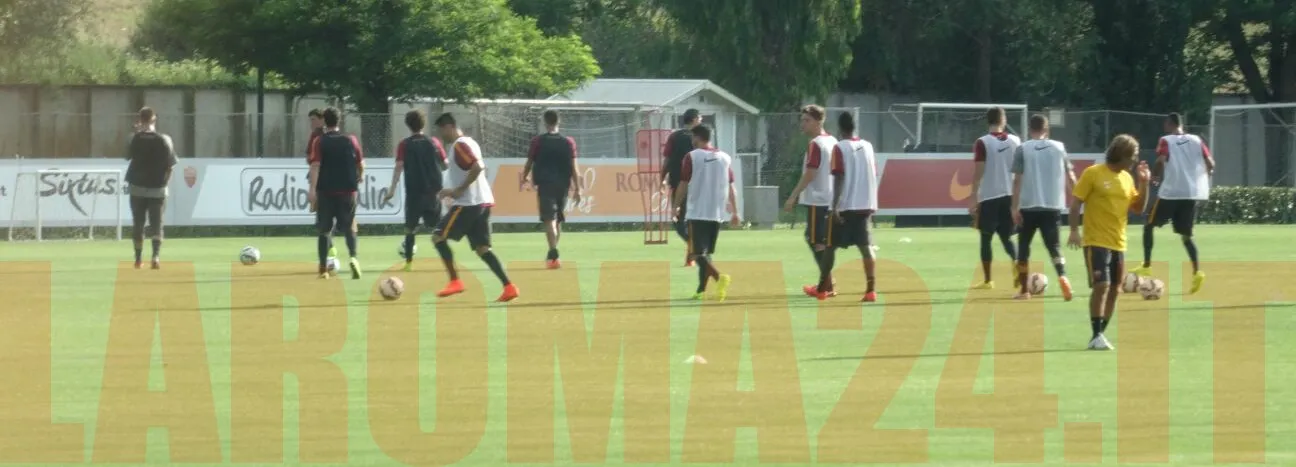 squadra lavora su campo 16 7