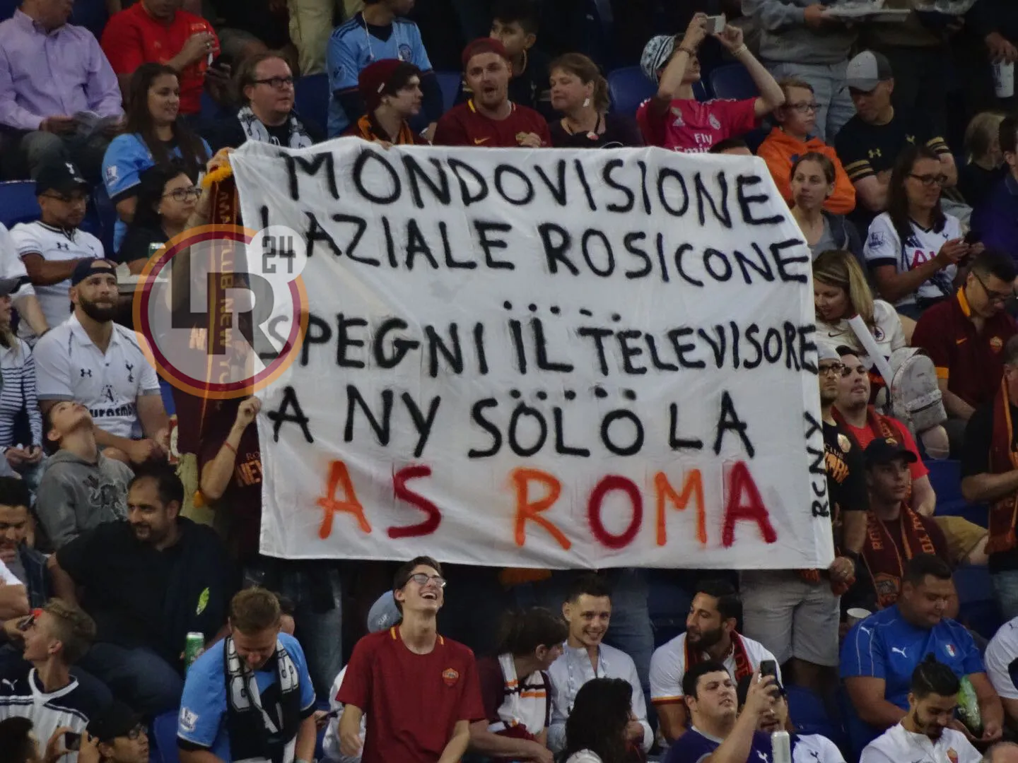 striscione contro lazio roma tottenham