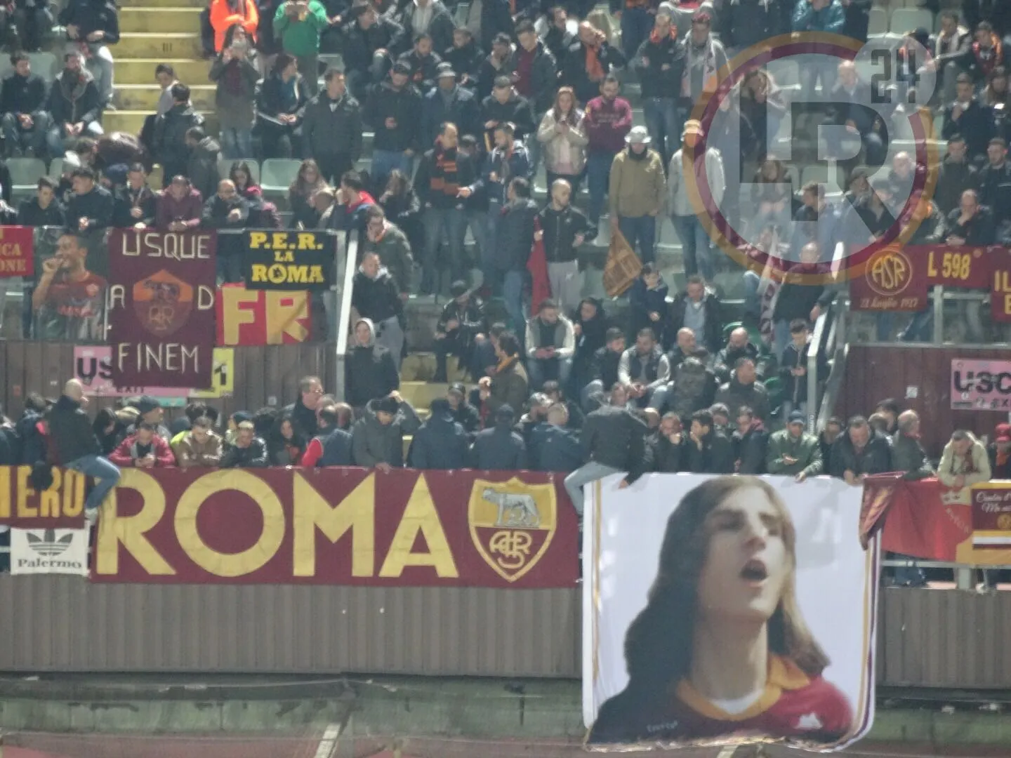 striscione de falchi palermo