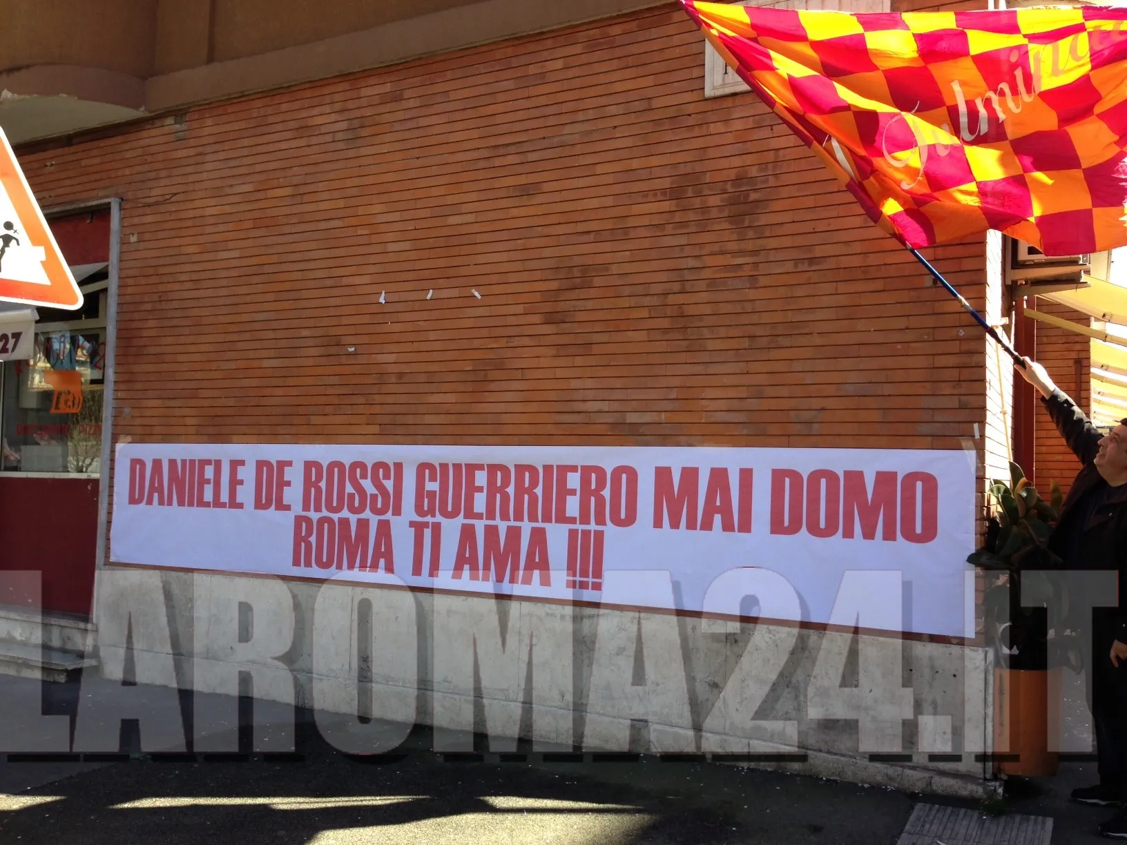 striscione de rossi guerriero roma ti ama lr24