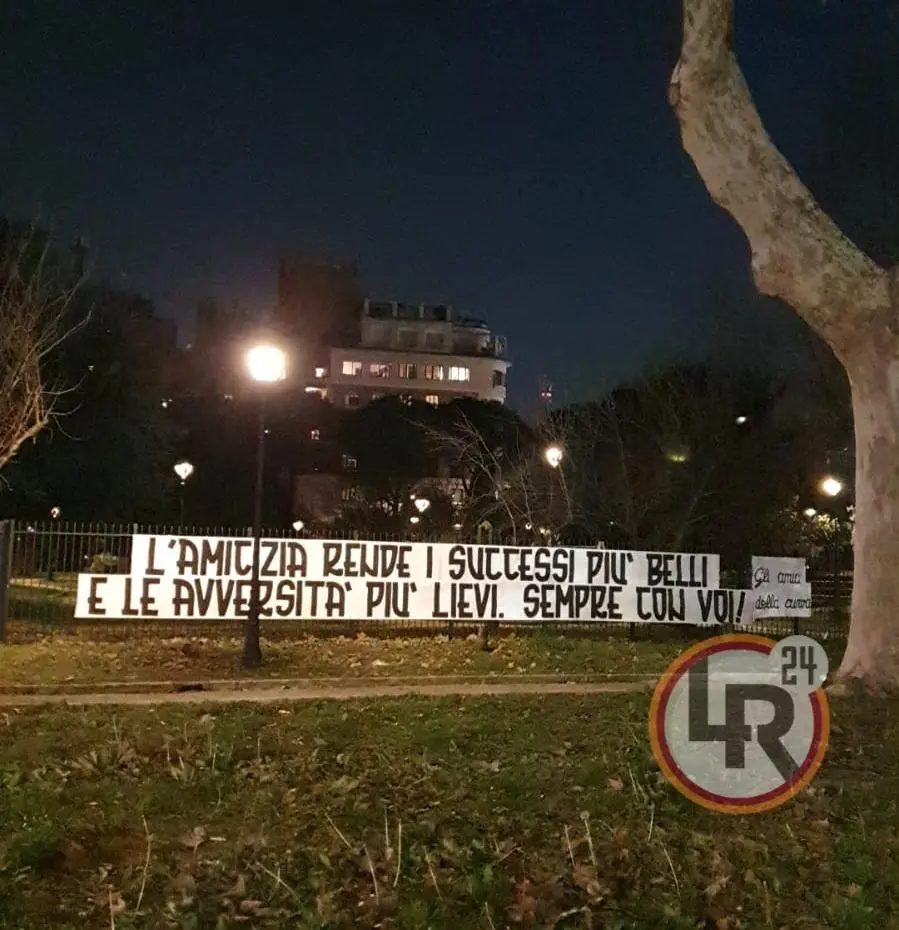 striscione gli amici della curva