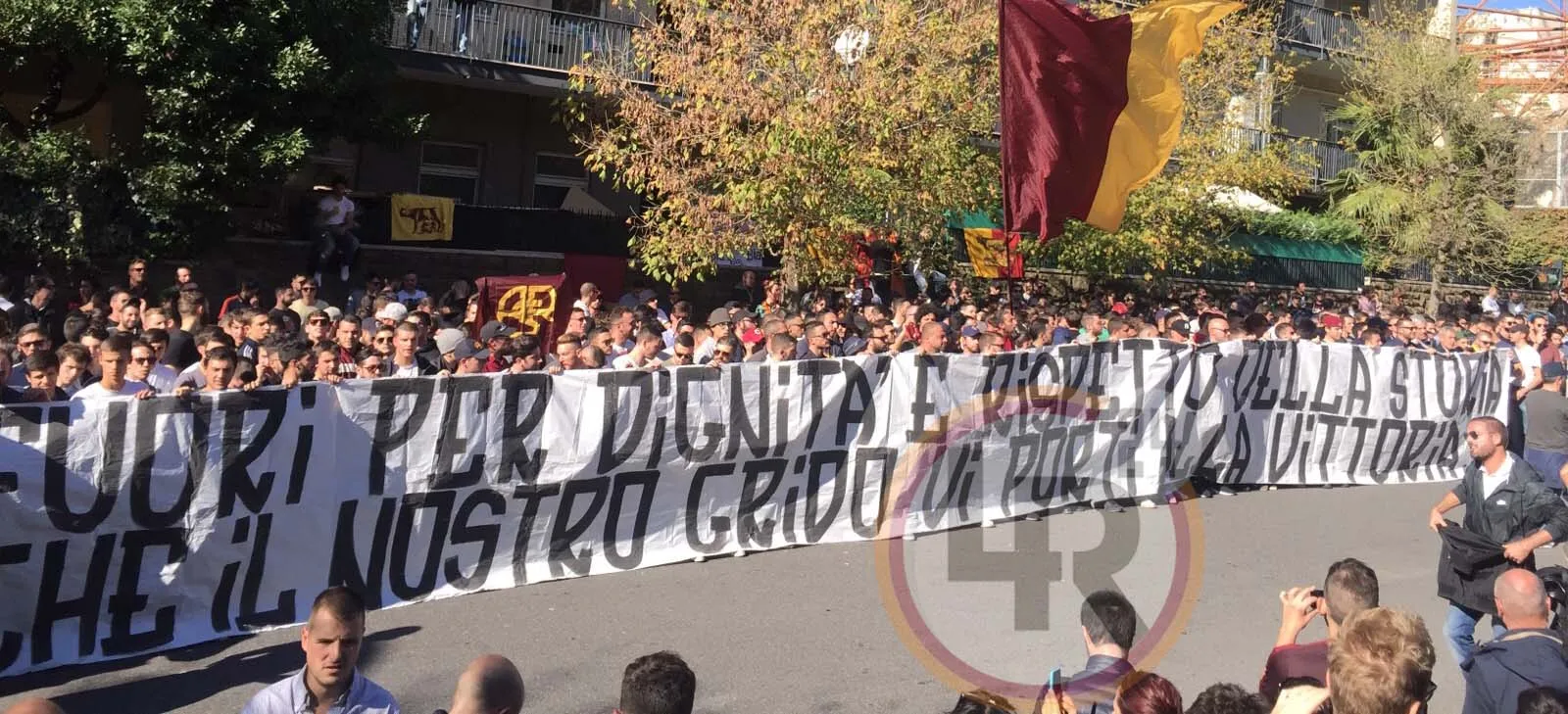 striscione tifosi hilton