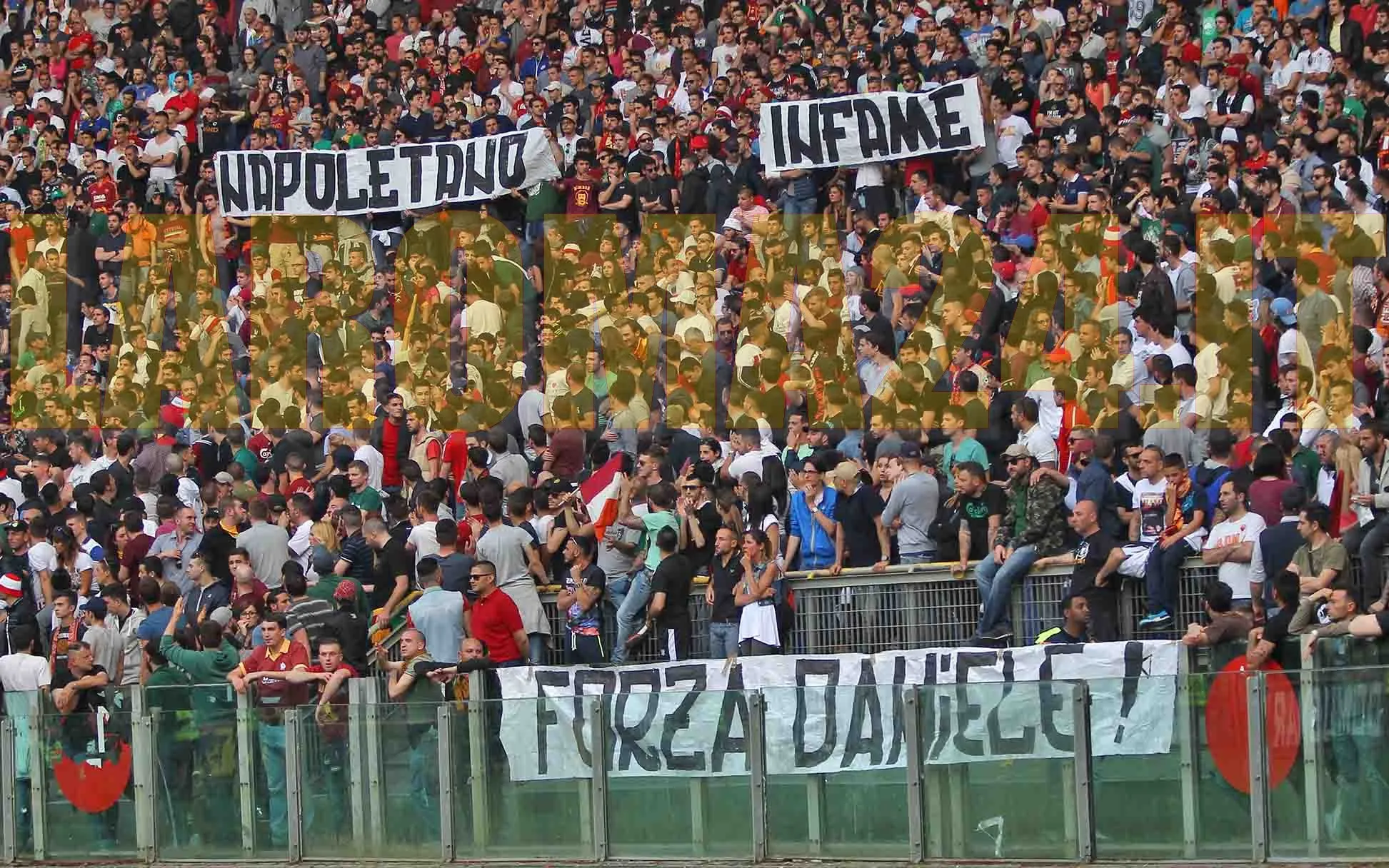 striscioni napoletano infame daniele libero roma juve 12514