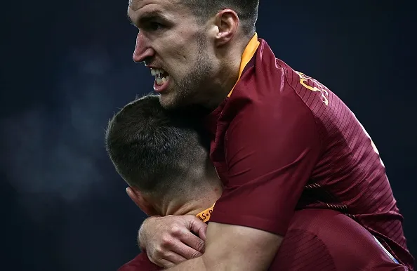 strootman abbraccia dzeko primissimo pp