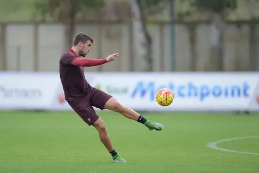 strootman pallone allenamento
