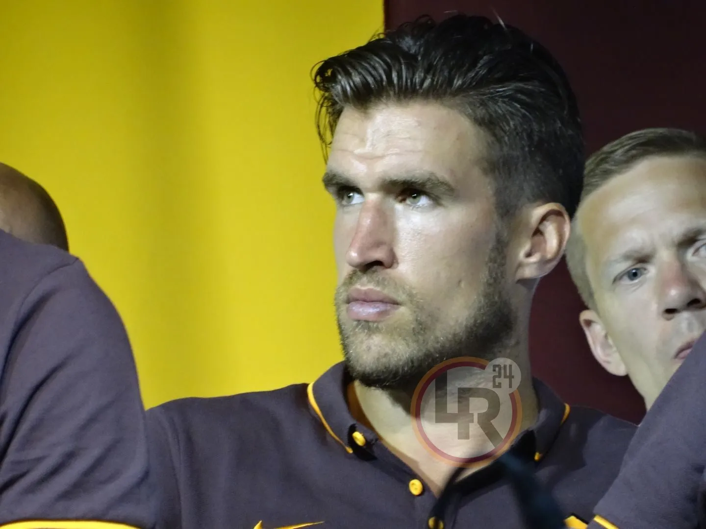 strootman presentazione sguardo fisso semi profilo ritiro 2015