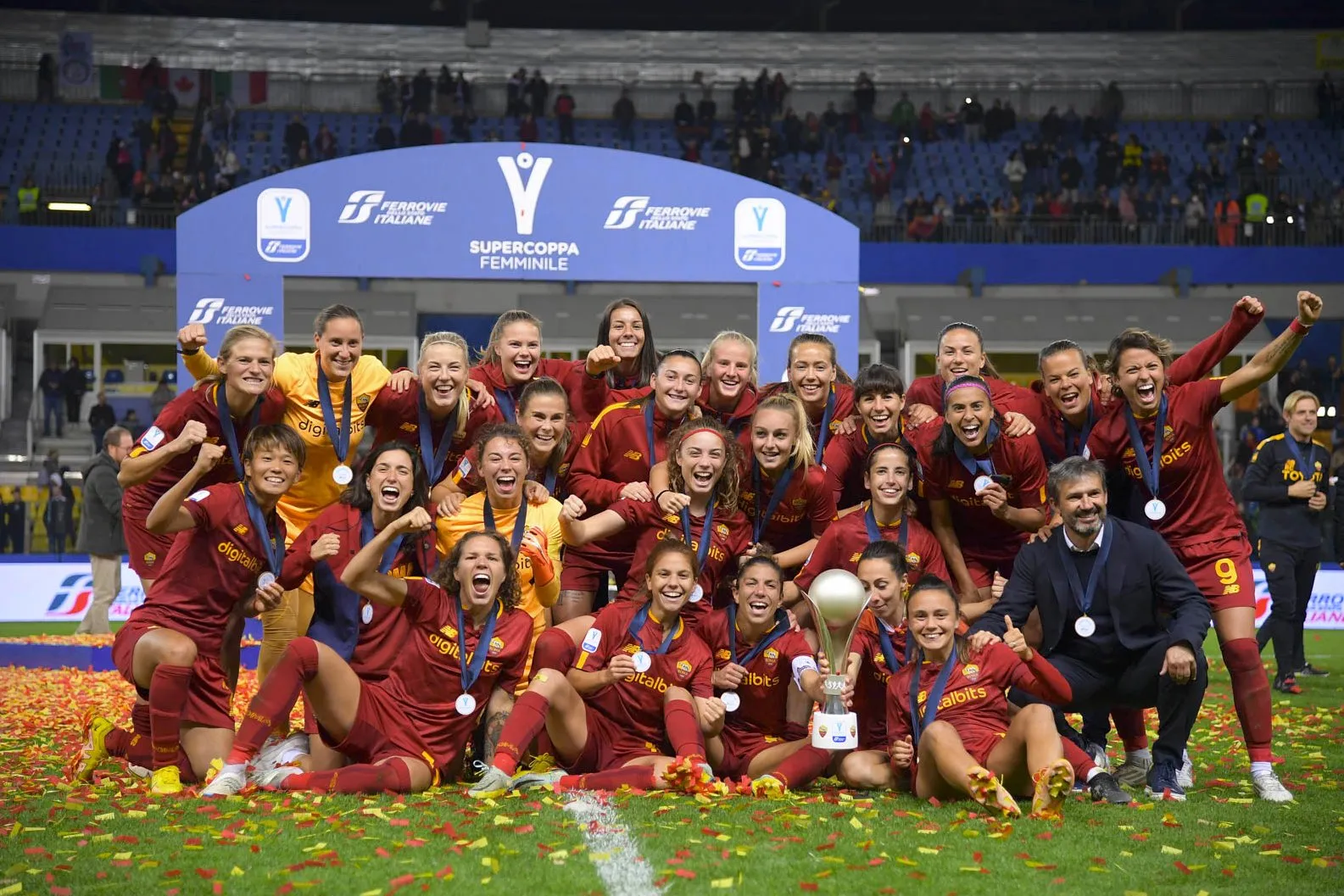 supercoppa femminile juventus roma esultanza squadra trofeo 3