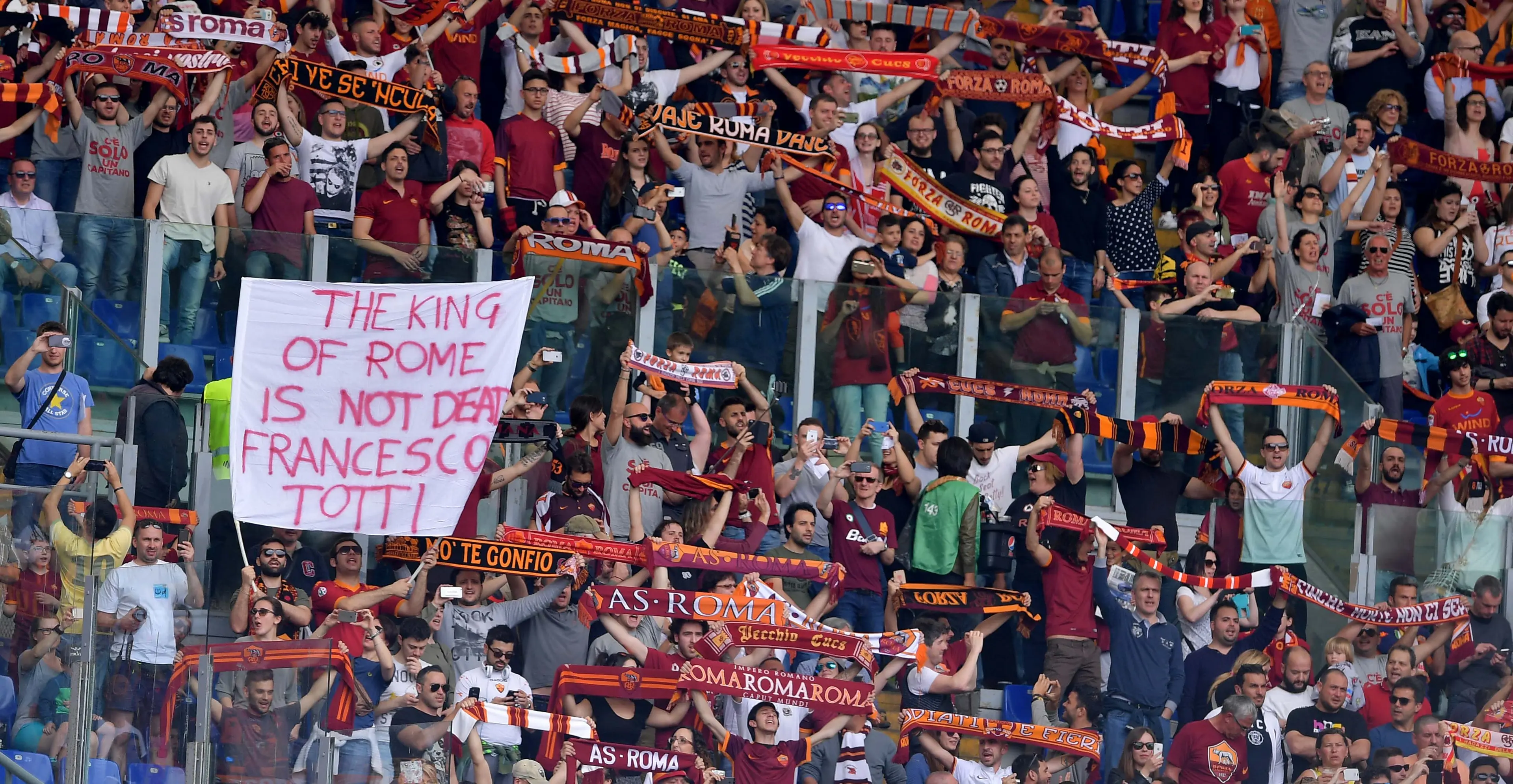 tifosi stendardo totti