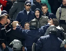 tifosi20e20guardie20caschi20sera