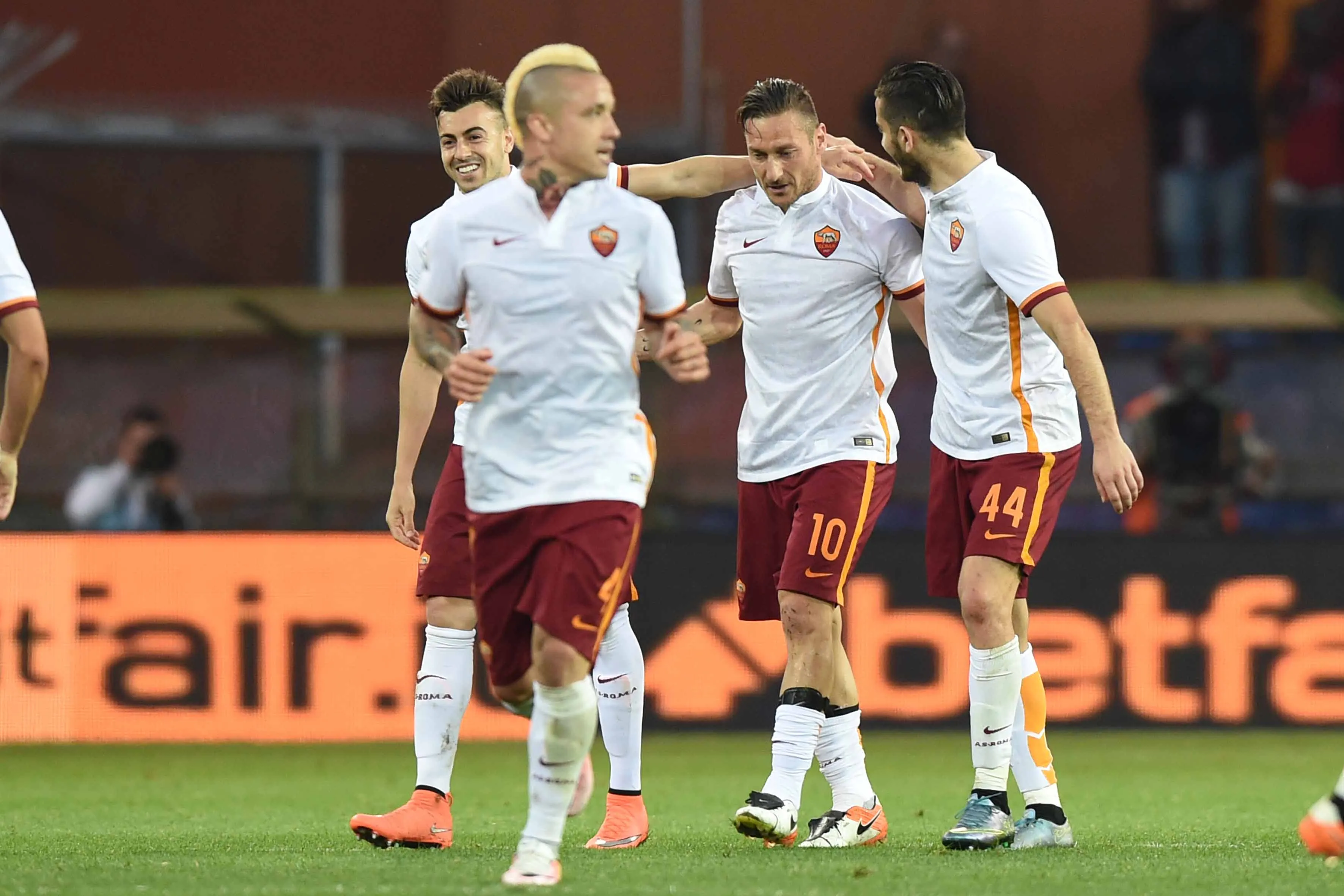 totti abbracciato genoa roma