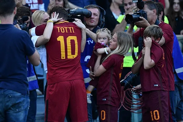 totti abbraccio ilary