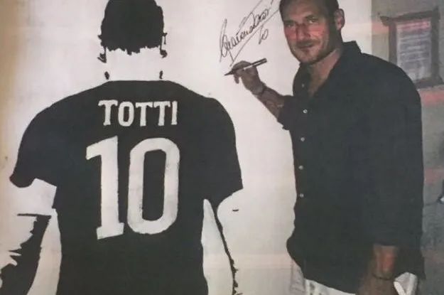 totti autografa murales