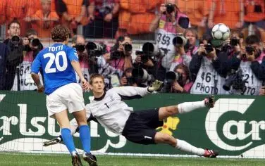 totti cucchiaio olanda 2