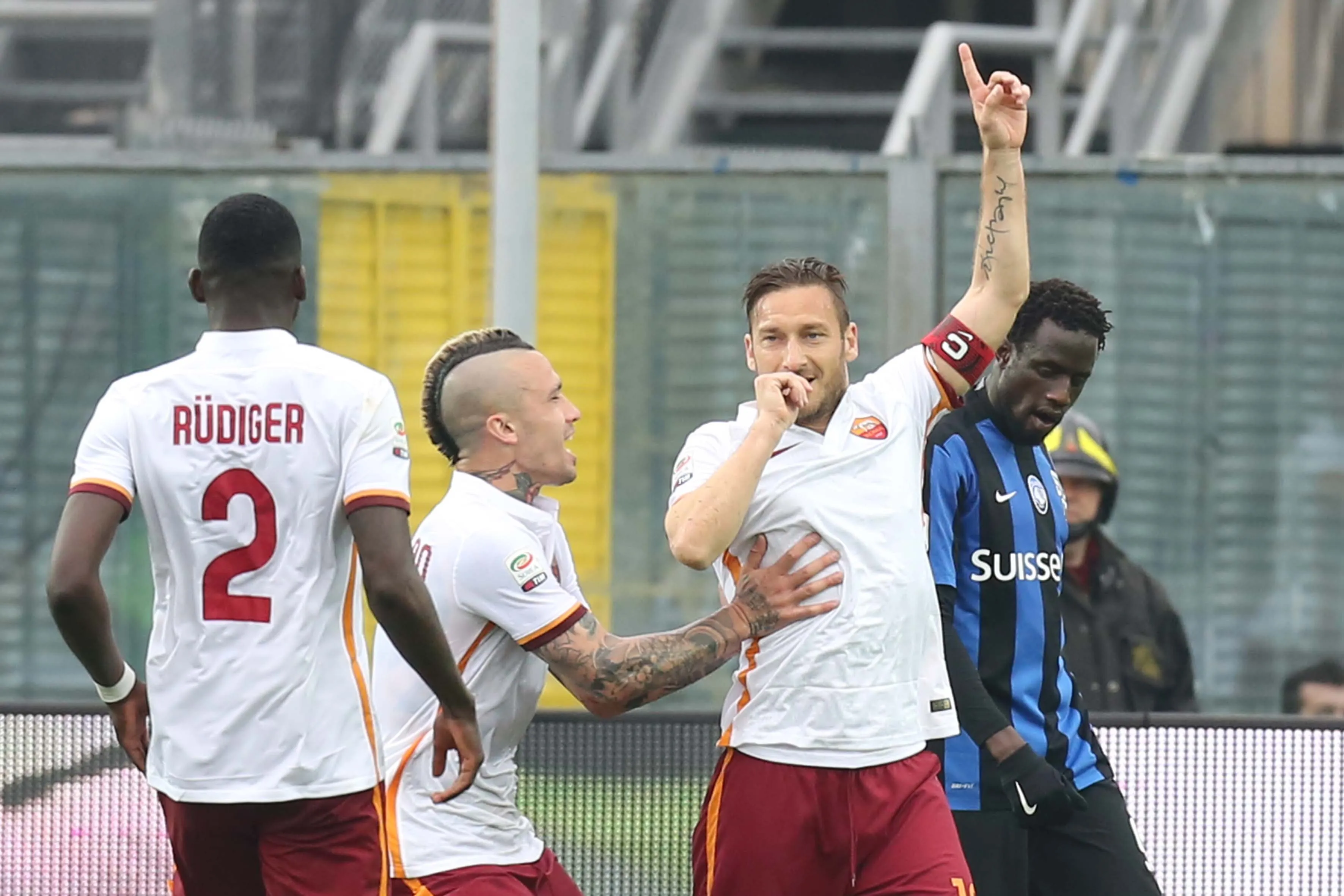 totti esultanza atalanta roma 2