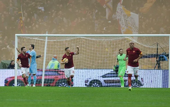 totti esultanza dopo primo gol derby