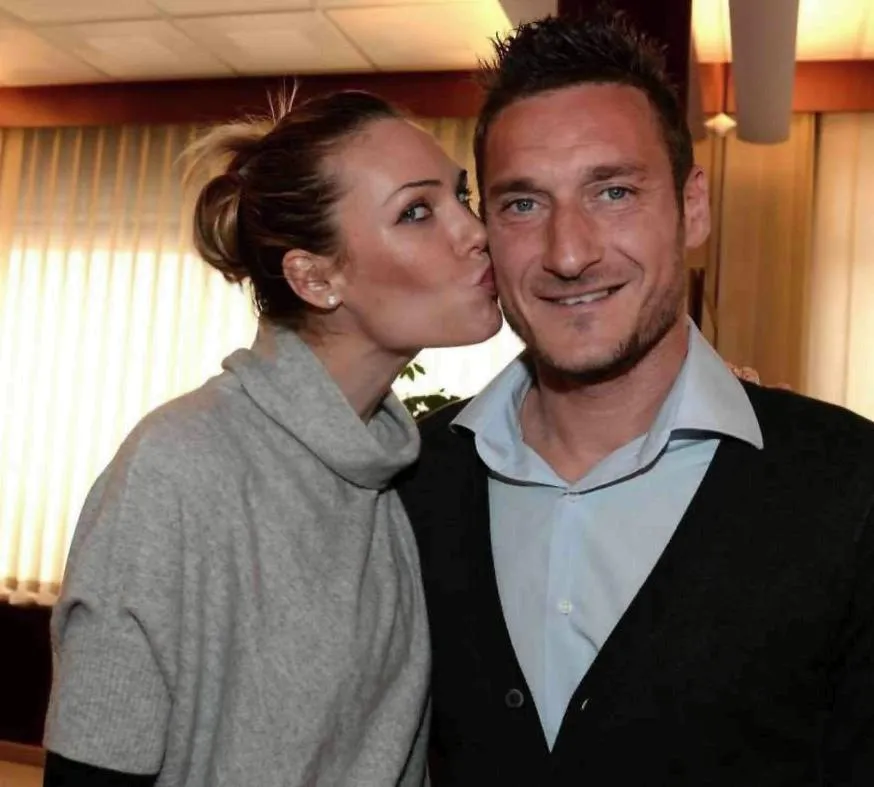 totti ilary bacio