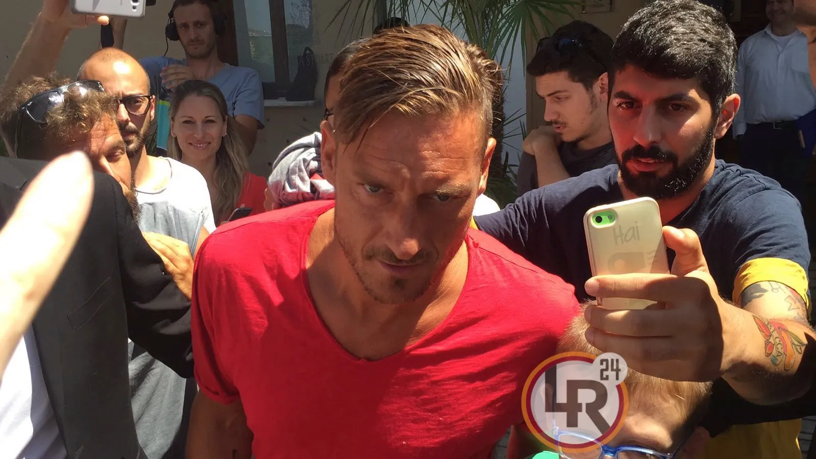 totti lascia villa stuart lr24