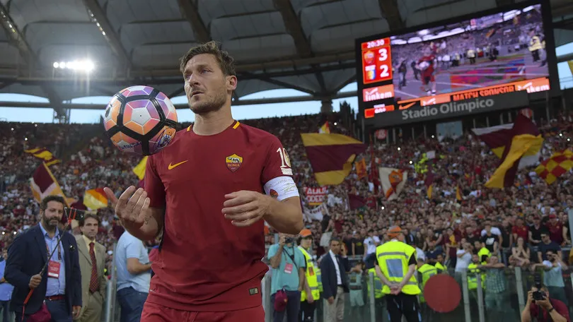 totti pallone curva addio