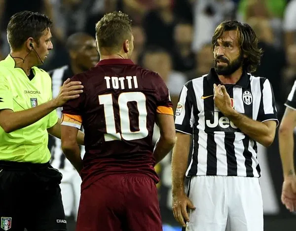 totti pirlo discutono rocchi juve roma