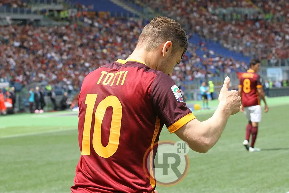 totti pollice alzato roma chievo lr24