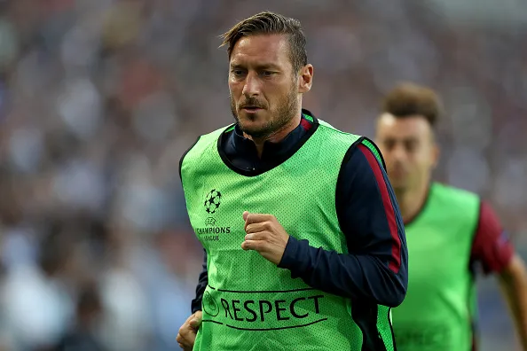totti riscaldamento champions