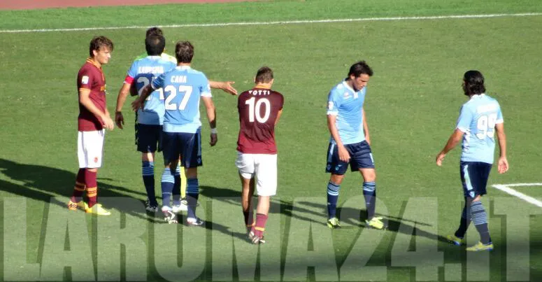 totti rosso a dias proteste derby